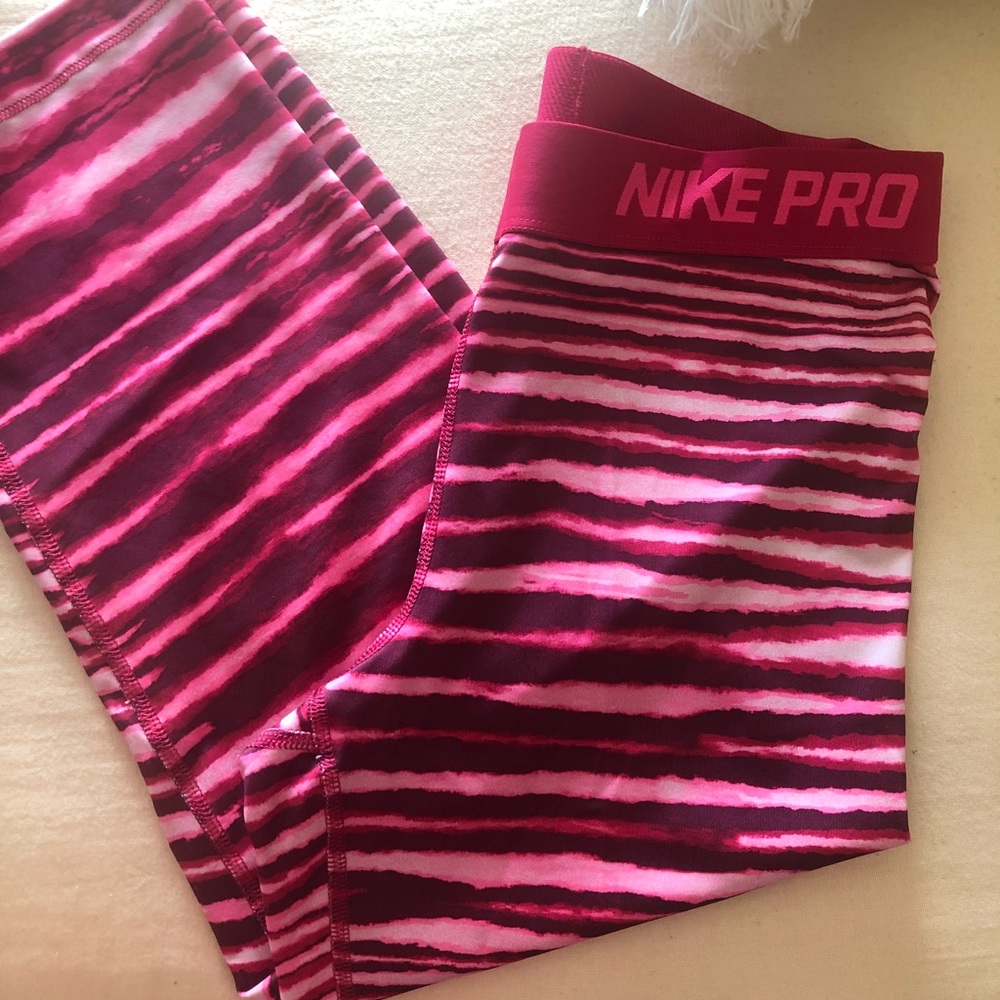 Nike pro crop pants